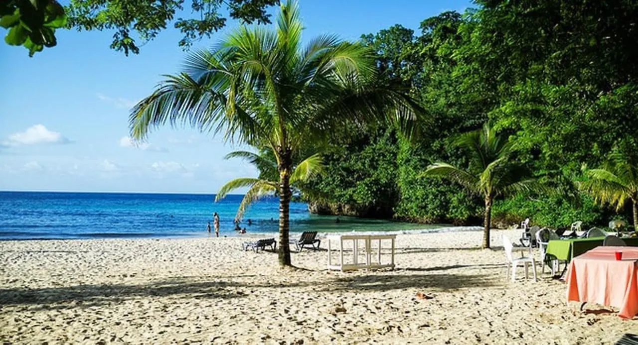 Lovely 4-Bed House In Beautiful Portland Buff Bay 0*,